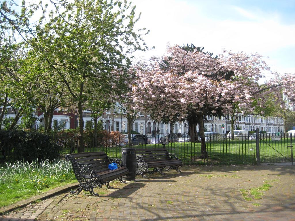 Holmewood Homestay Londra Esterno foto