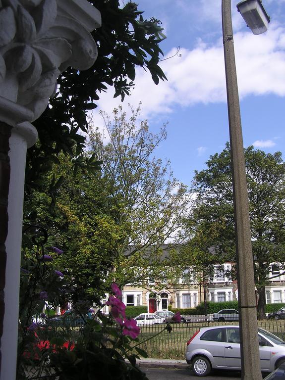 Holmewood Homestay Londra Esterno foto